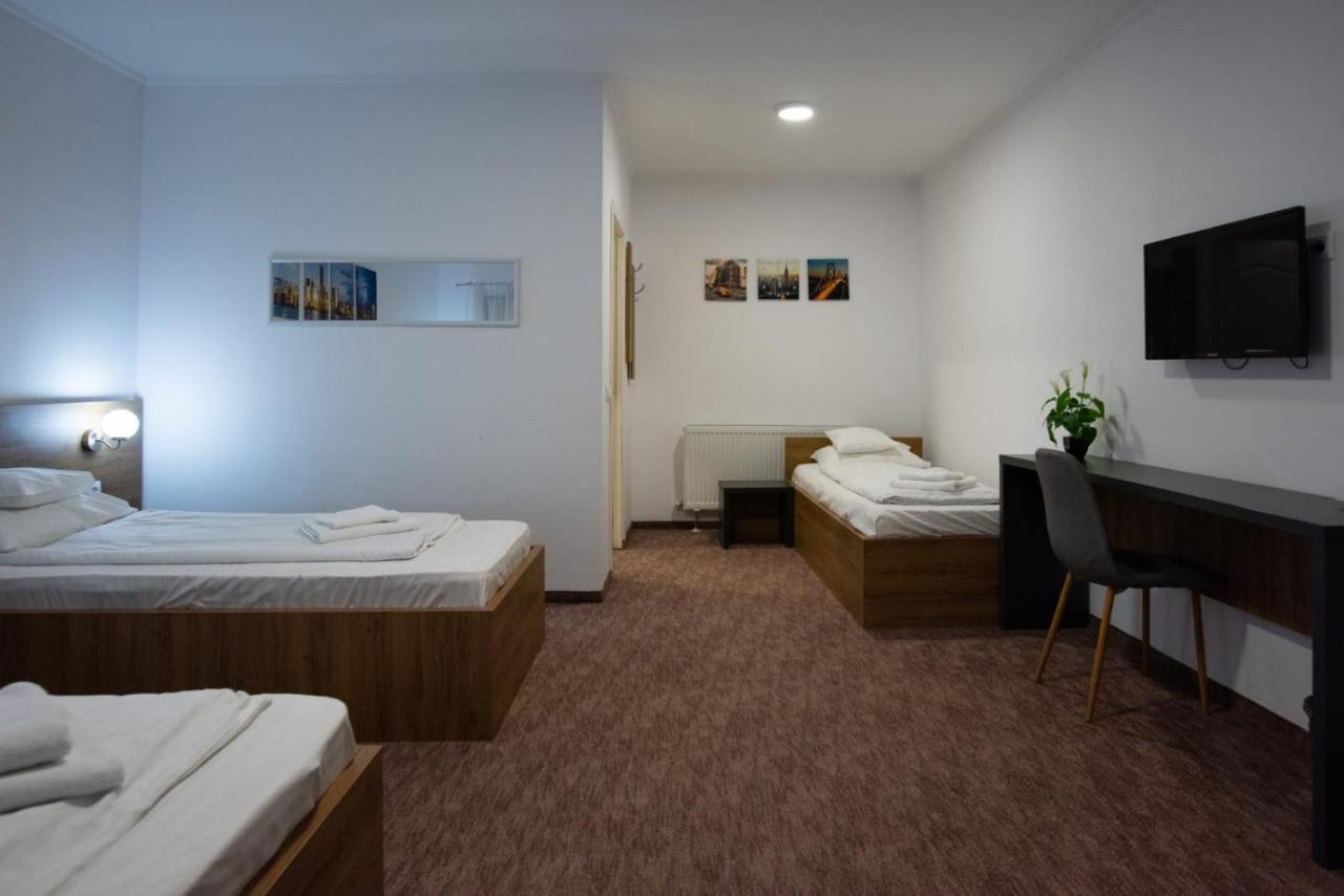 Carnival City Hotel Oradea Exterior photo